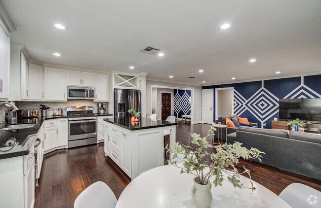 Building Photo - 4749 Benning Dr