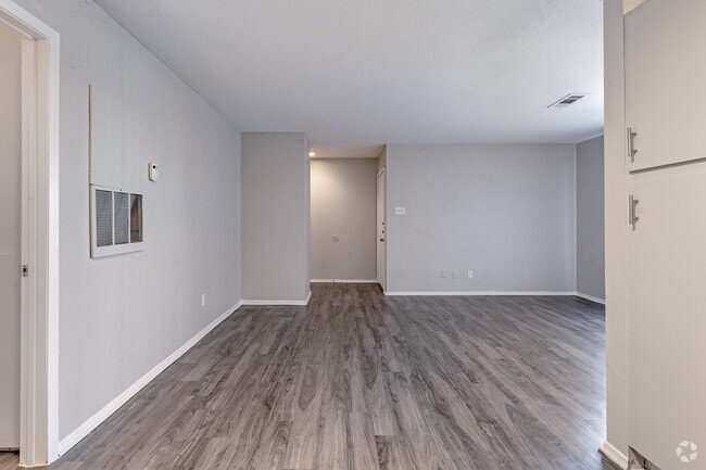1BR, 1BA - 775SF (A4) - Entry - Element Apartments