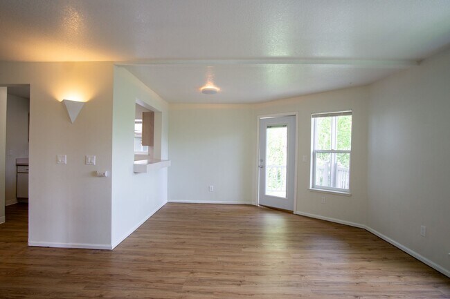 Foto del edificio - Bright & Spacious 2-Bed/2 Bath with W/D, D...
