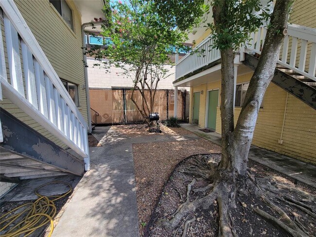 Foto del edificio - 1328 Bomar St