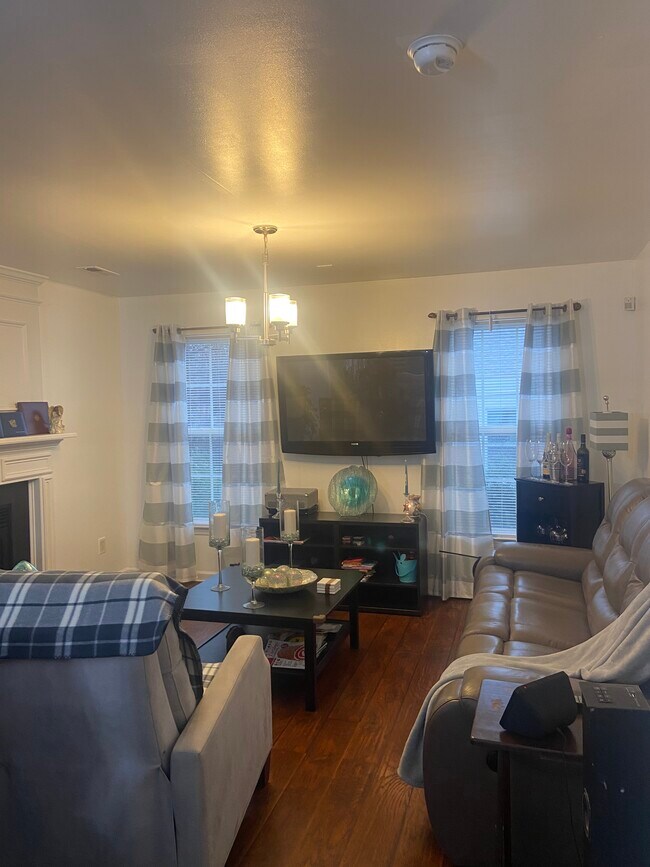 Building Photo - 1426 Juniper Hills Ln