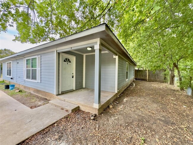 Building Photo - 709 San Saba St