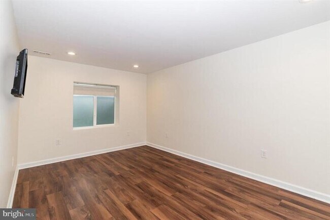 Foto del edificio - 4802 Hicks Dr