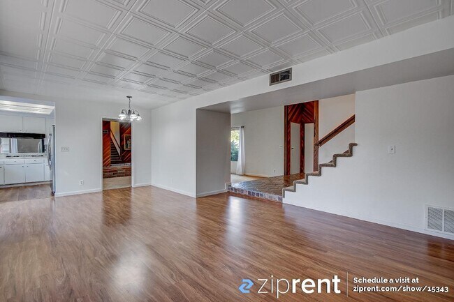 Building Photo - 3510 Miramar Way