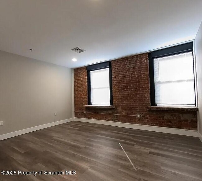 Foto del edificio - 205 N Washington Ave