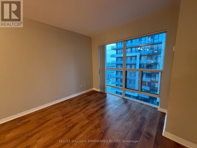 Building Photo - 185 Oneida Crescent