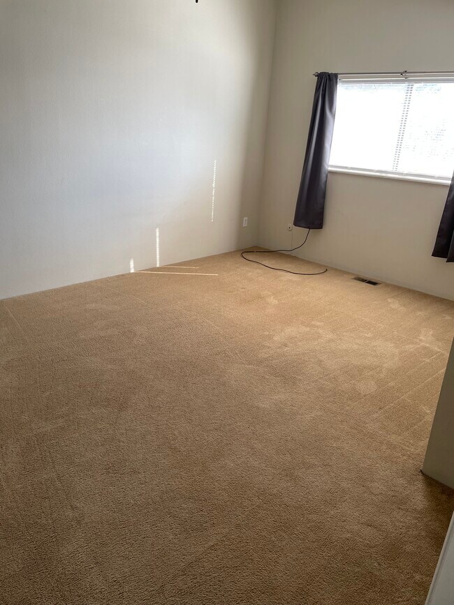 Master bedroom with walk-in closet - 6570 E Mississippi Ave