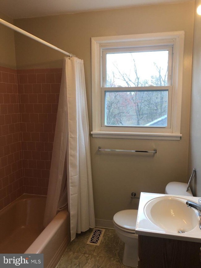 Foto del edificio - 6813 Carlinda Ave