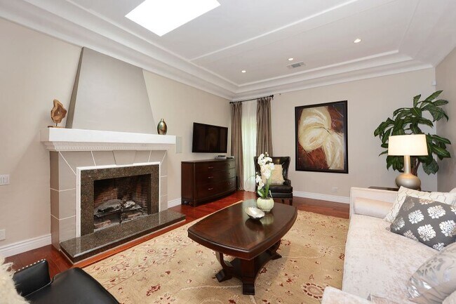 Foto del edificio - 10864 Wellworth Ave
