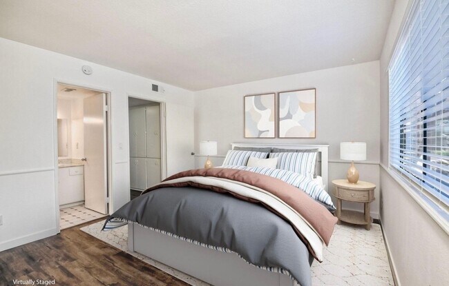 Building Photo - 625 S Fig St