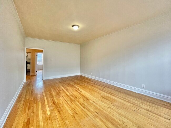 Building Photo - 5453 S Everett Ave