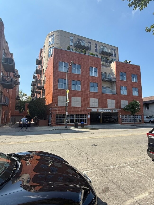 Building Photo - 1236 Chicago Ave