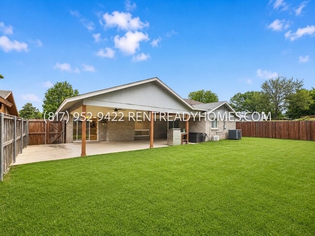 Building Photo - 12372 High Meadow Dr