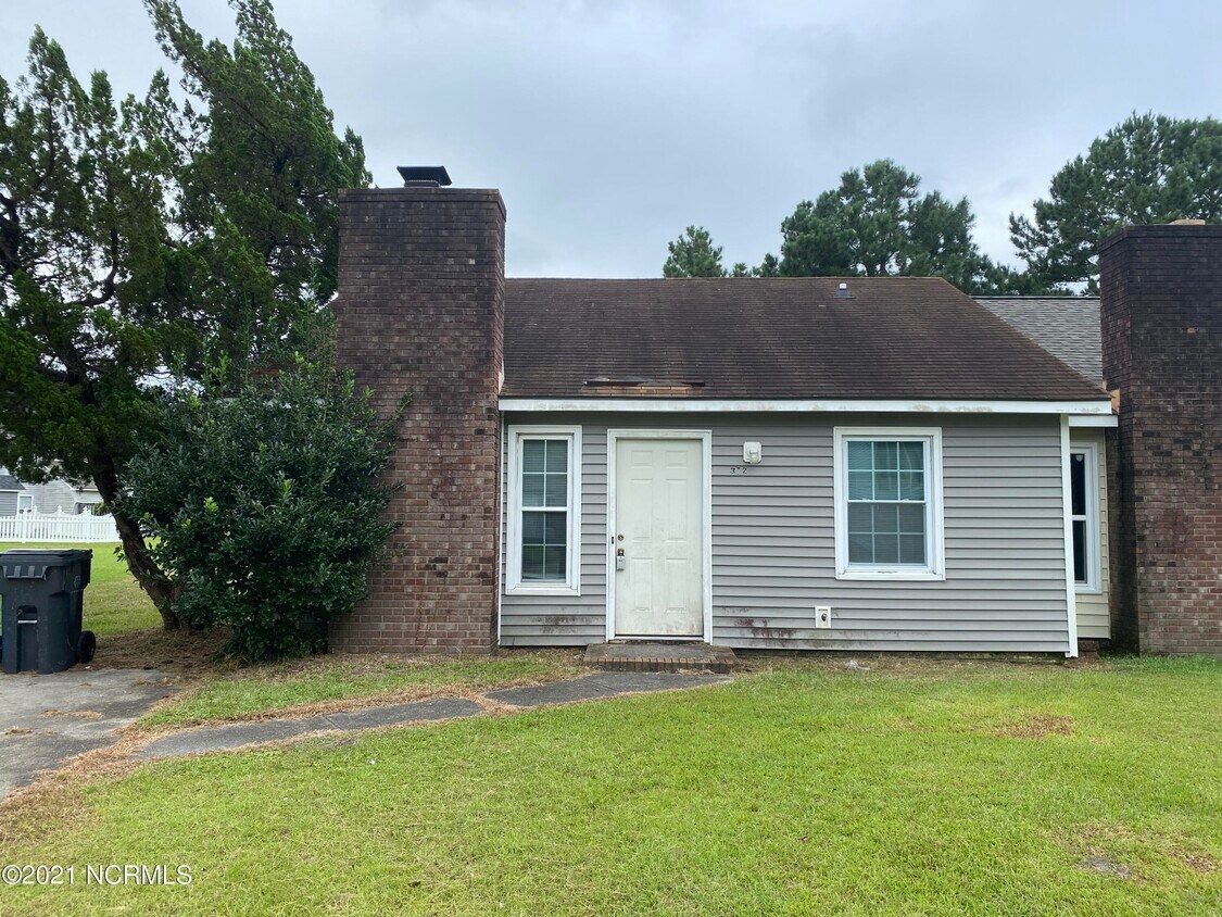 Primary Photo - 372 W Frances St