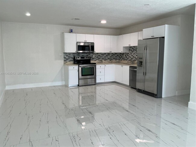 Building Photo - 14821 SW 104th Ave