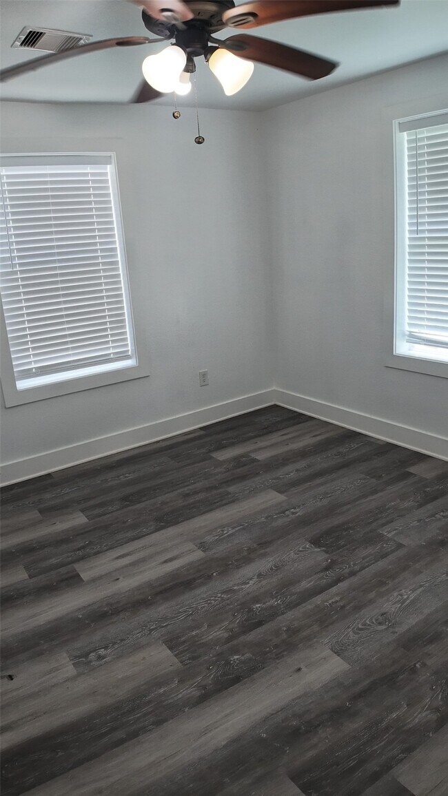 Foto del edificio - 3618 Mainer St