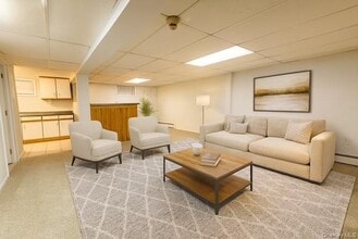 Building Photo - 1321 Manor Ln