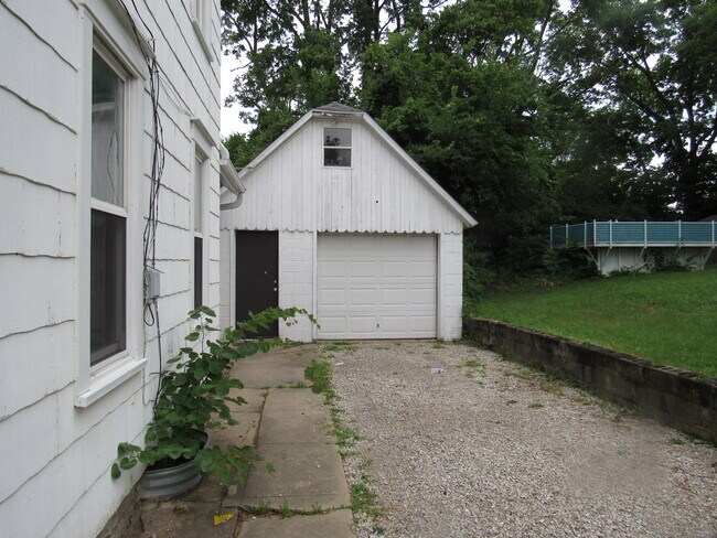 Building Photo - 501 E Eureka Ave