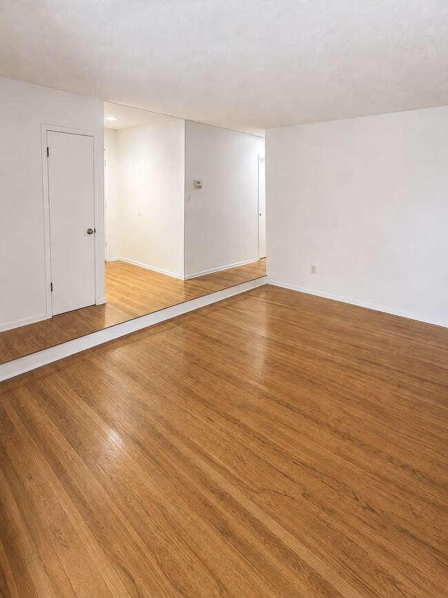 Building Photo - Charming 3-Bedroom Home with Oversized Backyard