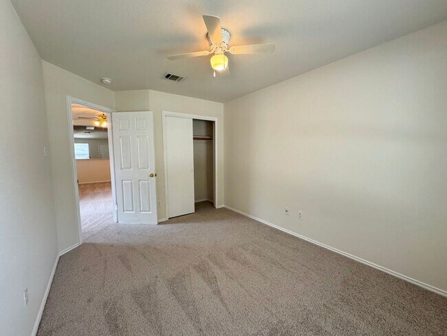 Building Photo - Great one story white brick, 4 bedroom hom...