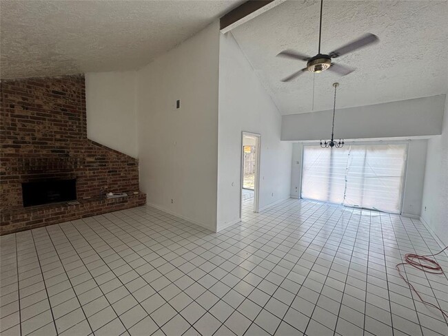 Foto del edificio - 6635 Deer Ridge Ln