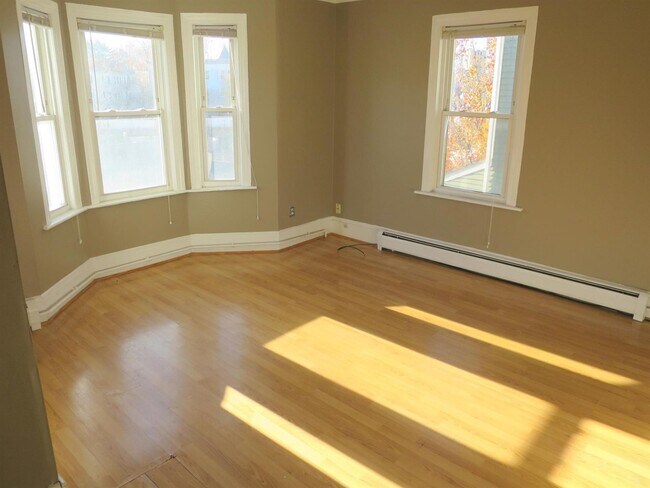 Foto del edificio - 741 Somerville Ave