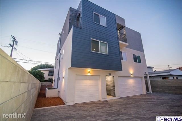 Primary Photo - 4 br, 3 bath Townhome - 2103 1/2 Clyde Ave