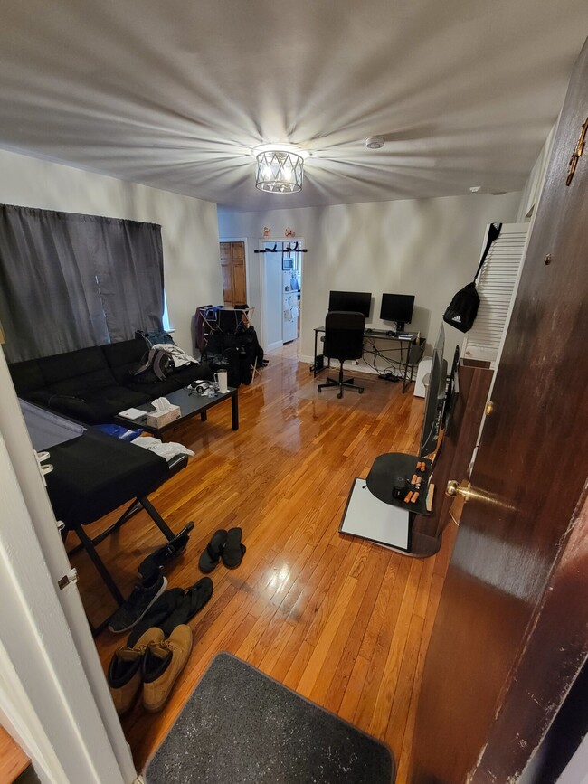 Building Photo - 144 Hemenway St