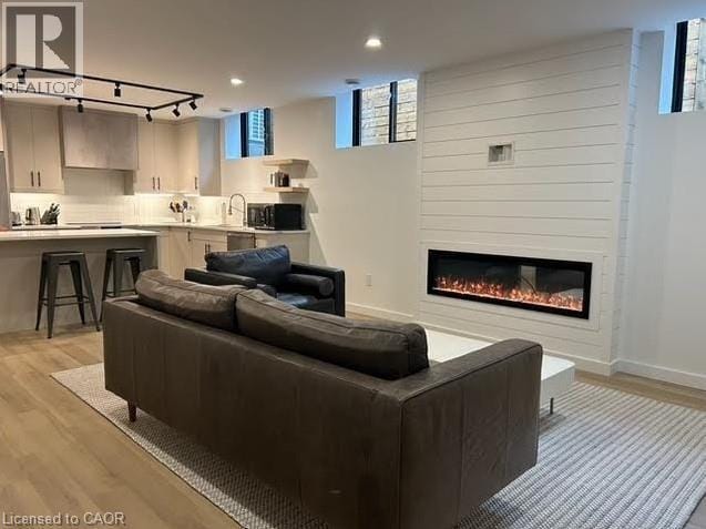 Building Photo - 77 Melbourne St