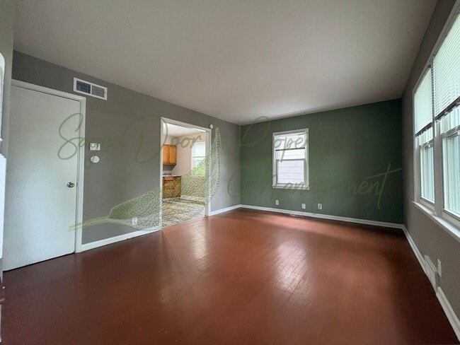 Building Photo - DUPLEX IN INDEPENDENCE