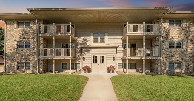 Building Photo - 2000 S Douglas Ave