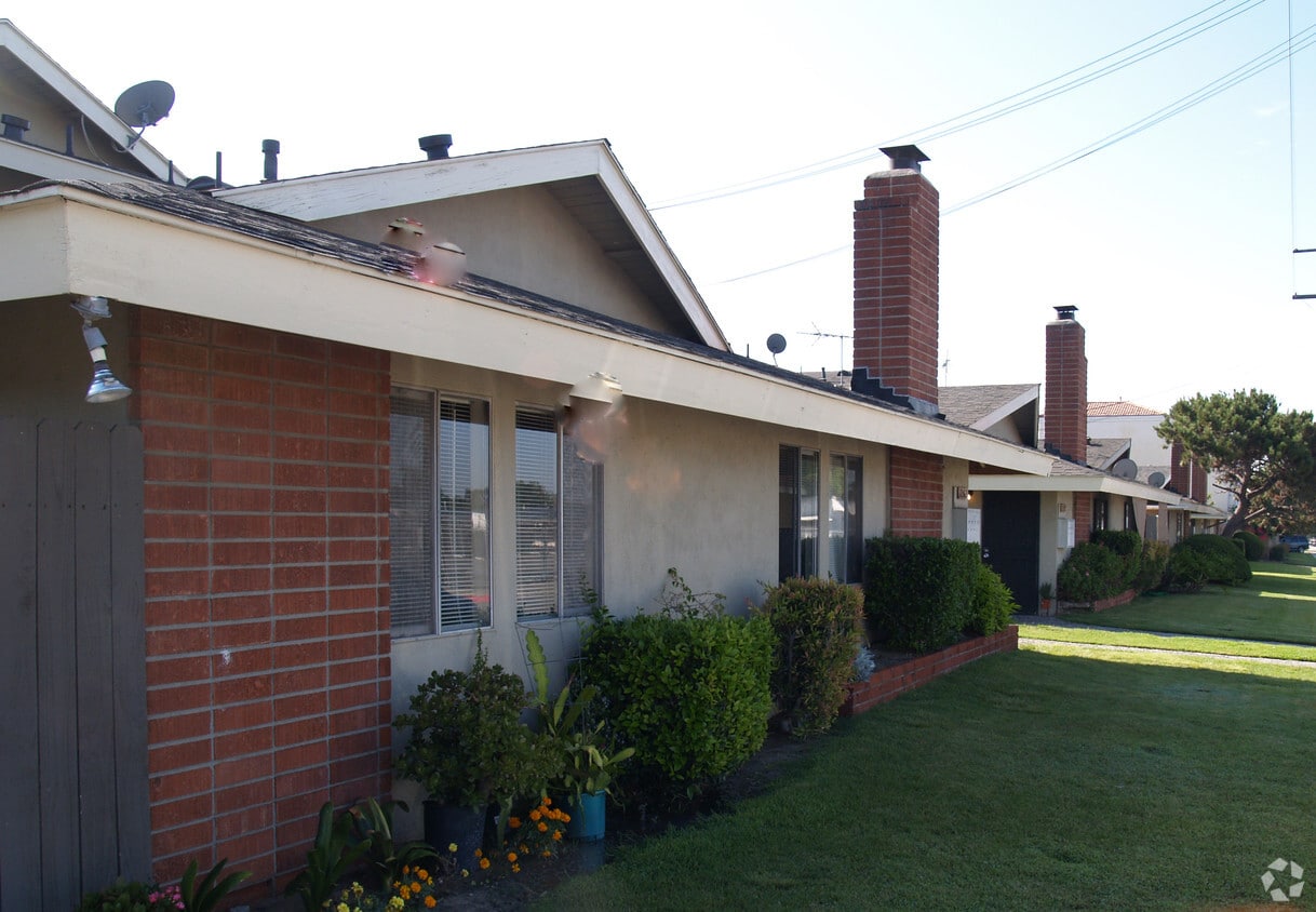 Primary Photo - 12562-12592 7th St