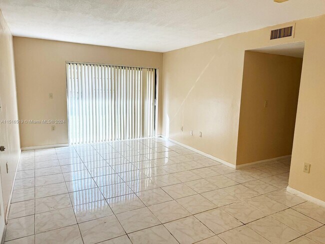 Foto del edificio - 7429 SW 152nd Ave