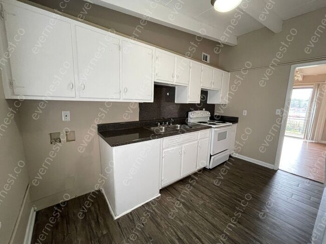 Foto del edificio - 2 BED & 1 BATH / NO PETS / SECTION 8 ACCEP...