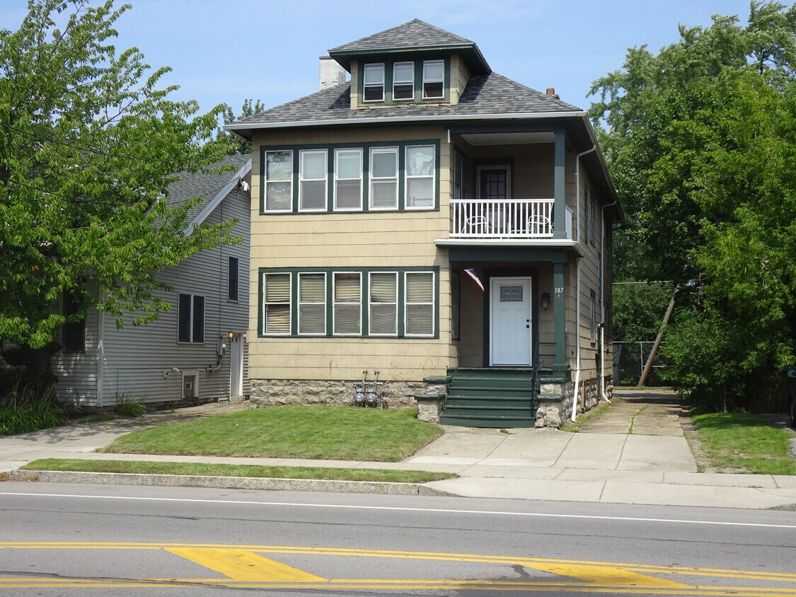 Foto principal - 187 Kenmore Ave