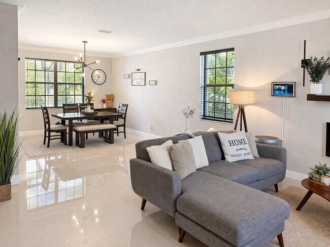 Foto del edificio - 131 Cameron Ct