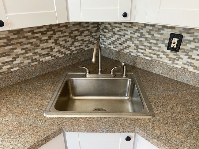 Grifo/lavabo nuevo - 544 Broad St