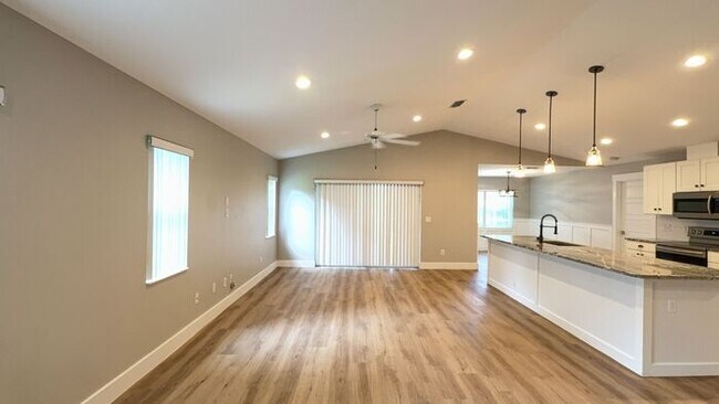 Building Photo - Open floor plan pool home