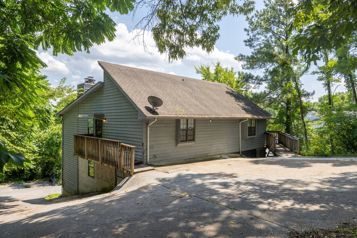 Primary Photo - 34 Woodlawn Dr