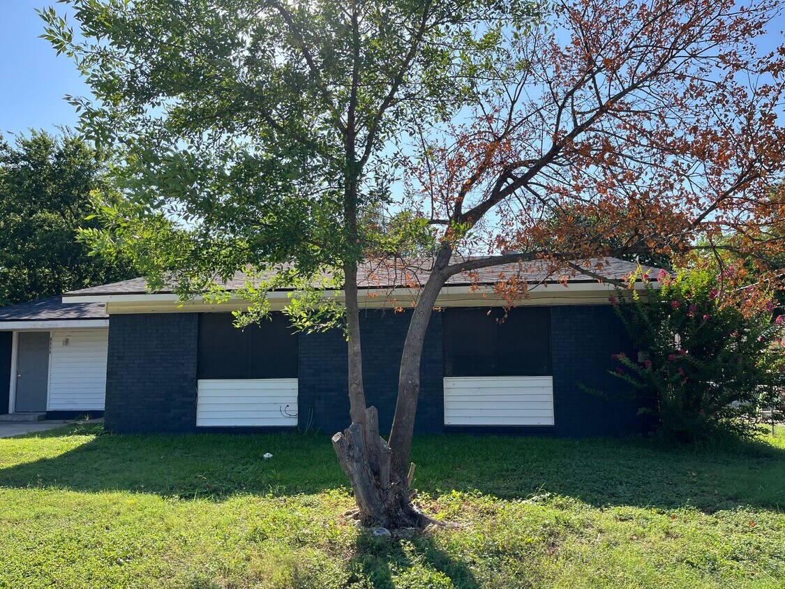Primary Photo - Four bedroom home! Housing assistance acce...