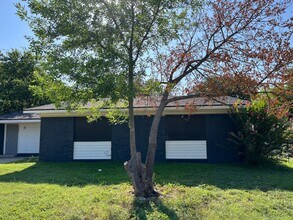 Building Photo - 2106 Imperial Dr