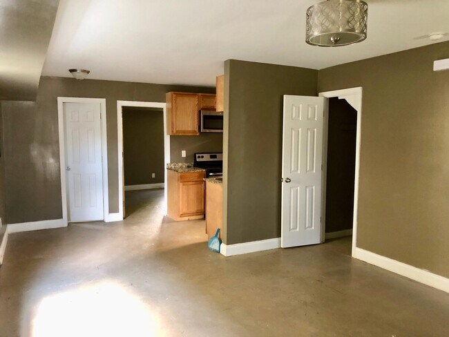 Foto del edificio - 4 Bedroom 2.5 Bath House in North Central - Downtown Charleston