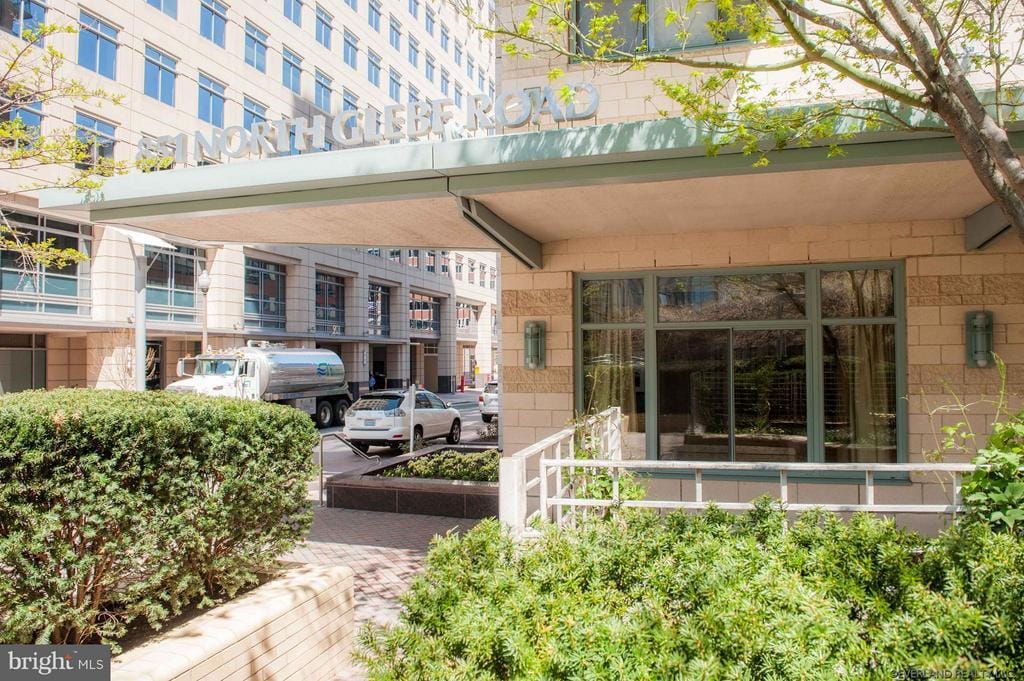 Foto principal - 851 N Glebe Rd