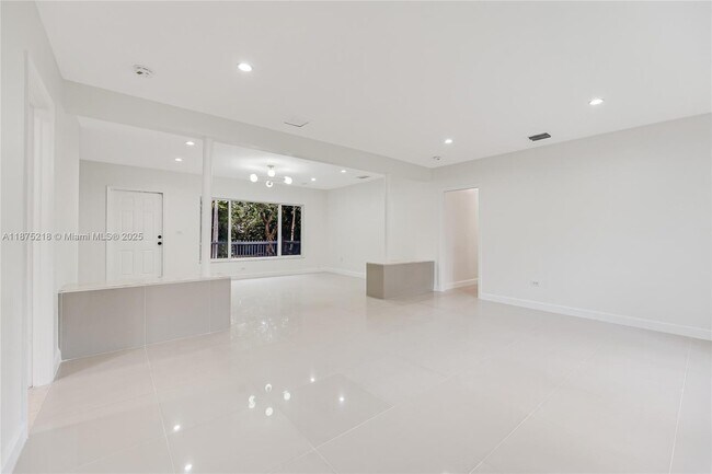 Building Photo - 12885 Griffing Blvd