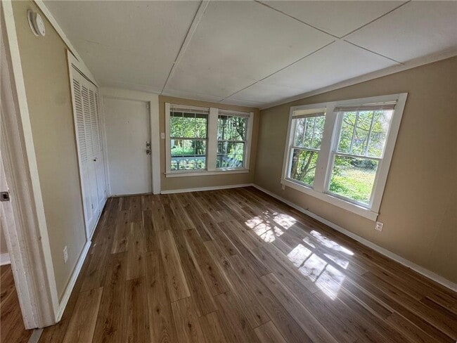 Building Photo - 134 N Carlen St