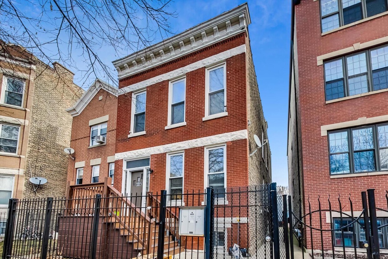 Primary Photo - 1321 N Campbell Ave