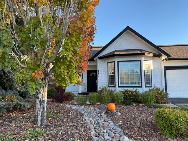 Building Photo - 970 Buckhorn Dr