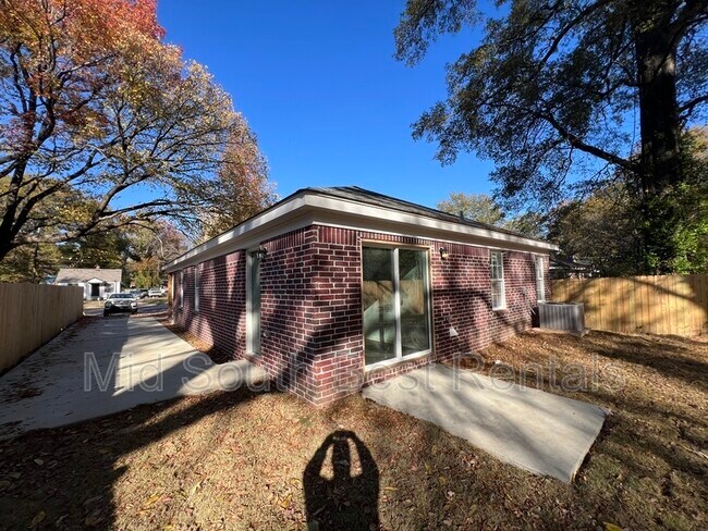 Building Photo - 1849 Whitney Ave