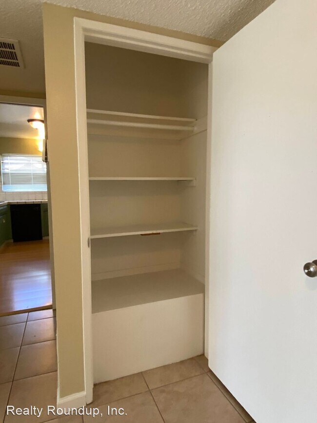 Building Photo - 3 br, 2 bath House - 830 Highmoor Ave