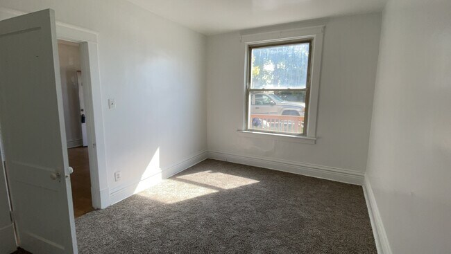 Building Photo - 470 7th St